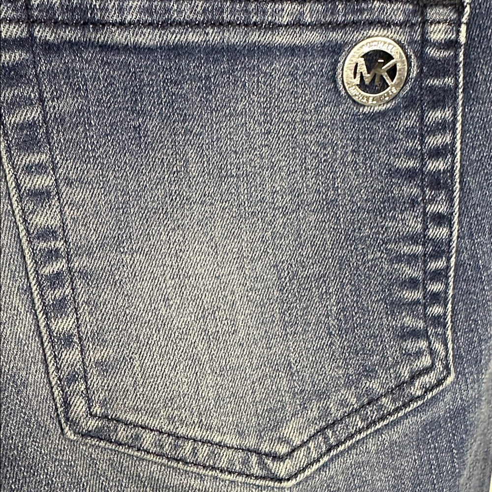 $8 Ship $4.99Michael Kors Light Blue Skinny Jeans 
Women Size 4  Condition: Used - Picture 3 of 6